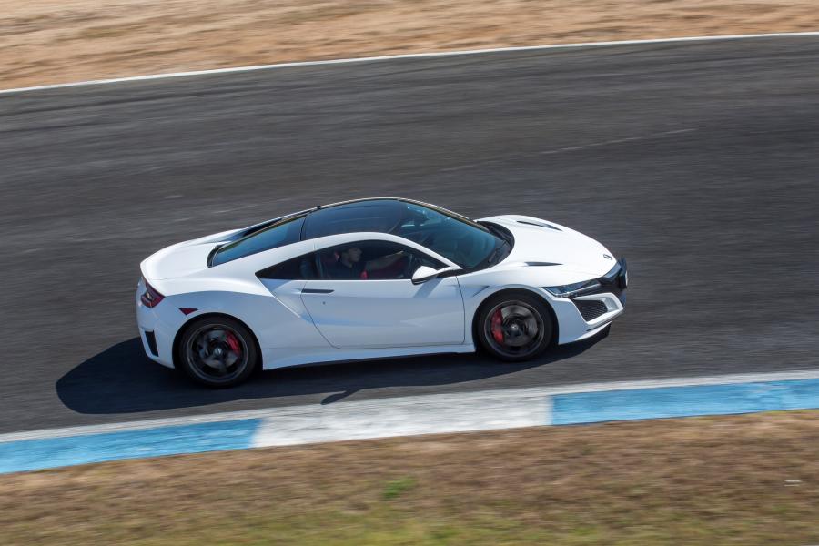  Honda NSX 2016 года  (UK) (фото 3 из 120)